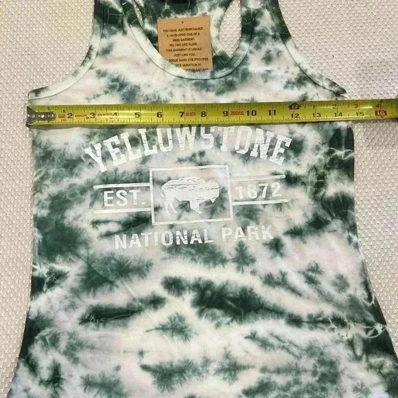 ✨NWT Yellowstone size small tie-dye racer back tank green white - Picture 6 of 7